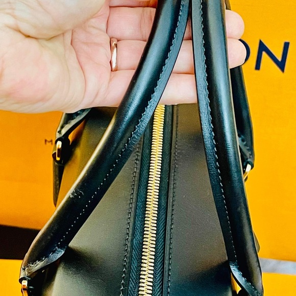 City Malle bag , good condition like new box and full set box receipt - Picture 10 of 11